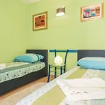 Three-bedroom In Dom wakacyjny Žaborić
