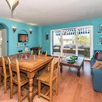 Three-bedroom In Dom wakacyjny *