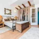 Dom wakacyjny Three-bedroom In