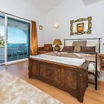 Three-bedroom In Žaborić