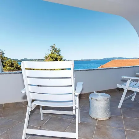 Holiday home Three-bedroom In Zaboric