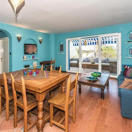 Three-bedroom In Holiday home *