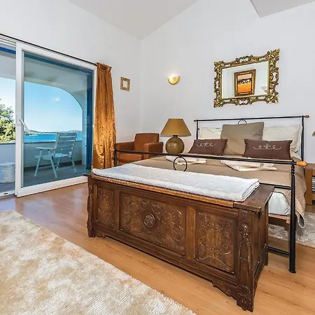 Three-bedroom In Zaboric