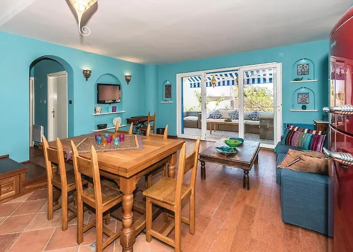 Three-bedroom In Vikendica *