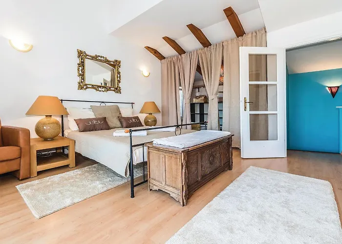 Vikendica Three-bedroom In